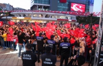 Zeytinburnu'nun Gençleri 19 Mayıs'ı Tuğçe Kandemir 'in Şarkıları İle Kutladı (VİDEOLU)