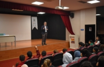 Prof. Dr. Erkan Saka: “Güzel yazılmış her yazı beni mutlu eder!”