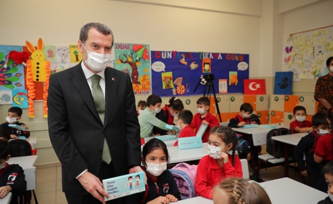 Zeytinburnu’ndaki Okullarda ‘Sağlık Elde Başlıyor’