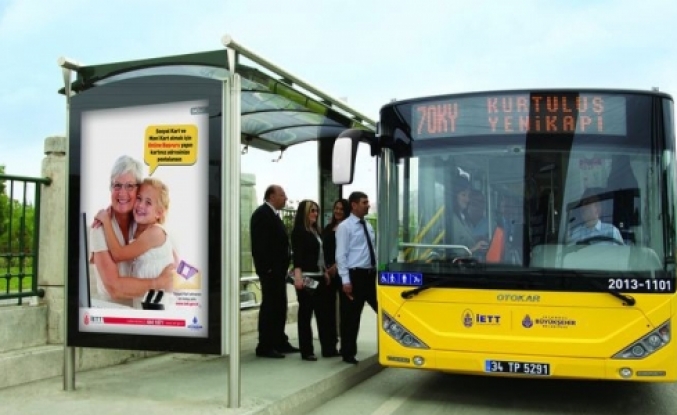 Durakta otobüs beklemeye son