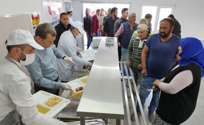 Nurdağı’nda Açılan ‘Mehmet Camlı Aşevi’ Günde 10 Bin Kişiye Sıcak Yemek Dağıtacak