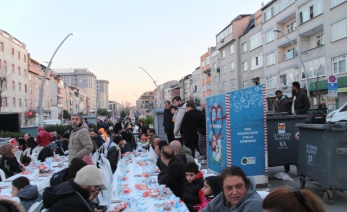 Zeytinburnu Ramazan Sokak İftarları Devam Ediyor (VİDEOLU)